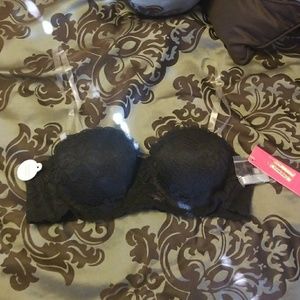 A black lace bra 36A